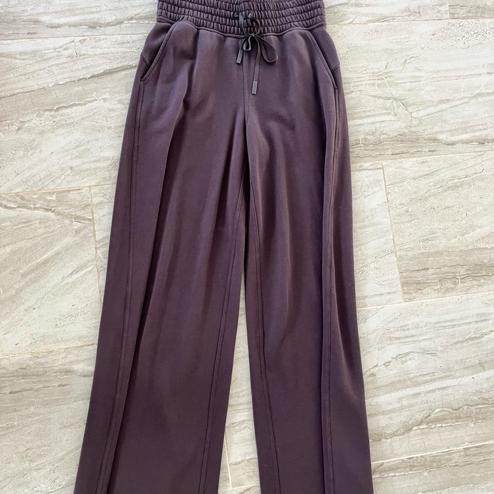 Cute high waisted sweat pants by Lululemon 6
